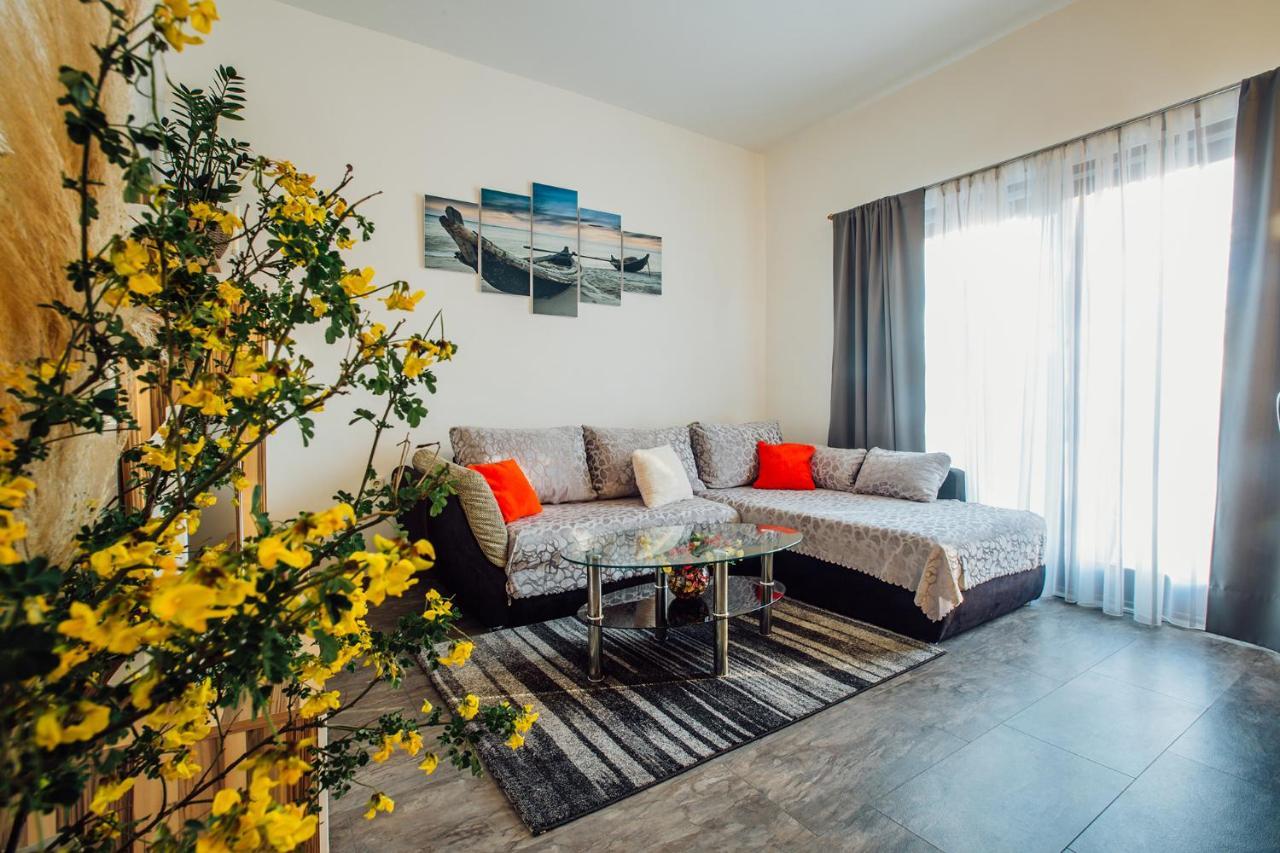 Apartments Essentia Подстрана Екстер'єр фото
