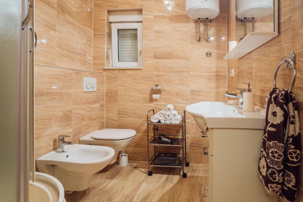 Apartments Essentia Подстрана Екстер'єр фото