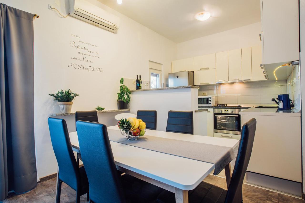 Apartments Essentia Подстрана Екстер'єр фото