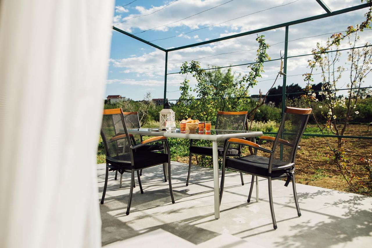 Apartments Essentia Подстрана Екстер'єр фото