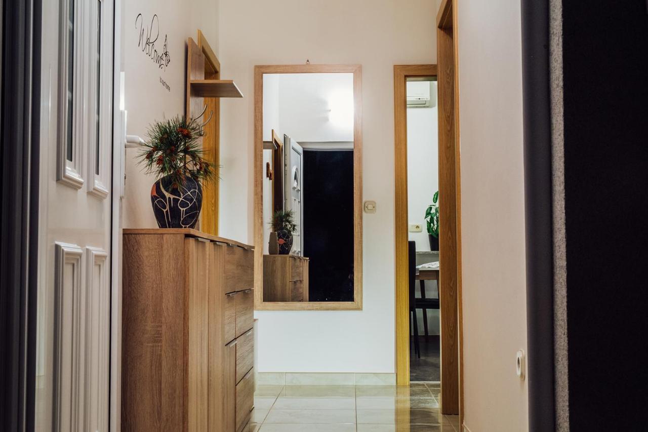 Apartments Essentia Подстрана Екстер'єр фото