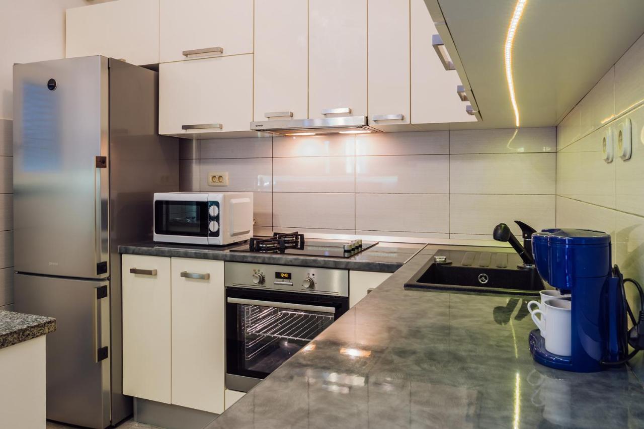 Apartments Essentia Подстрана Екстер'єр фото