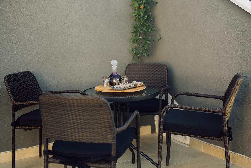 Apartments Essentia Подстрана Екстер'єр фото