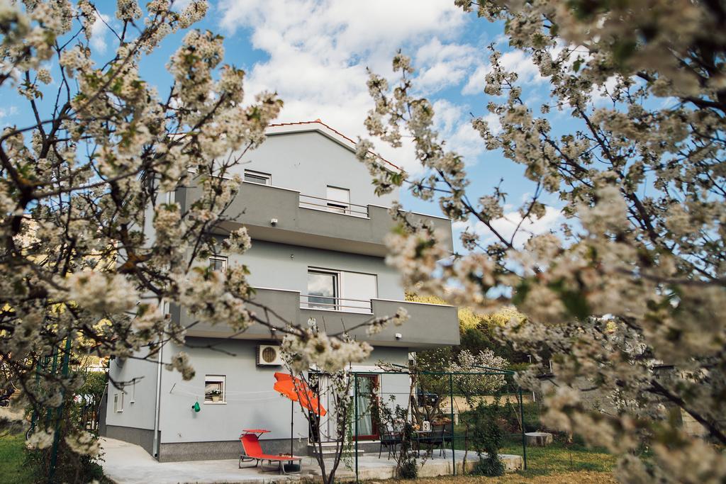Apartments Essentia Подстрана Екстер'єр фото