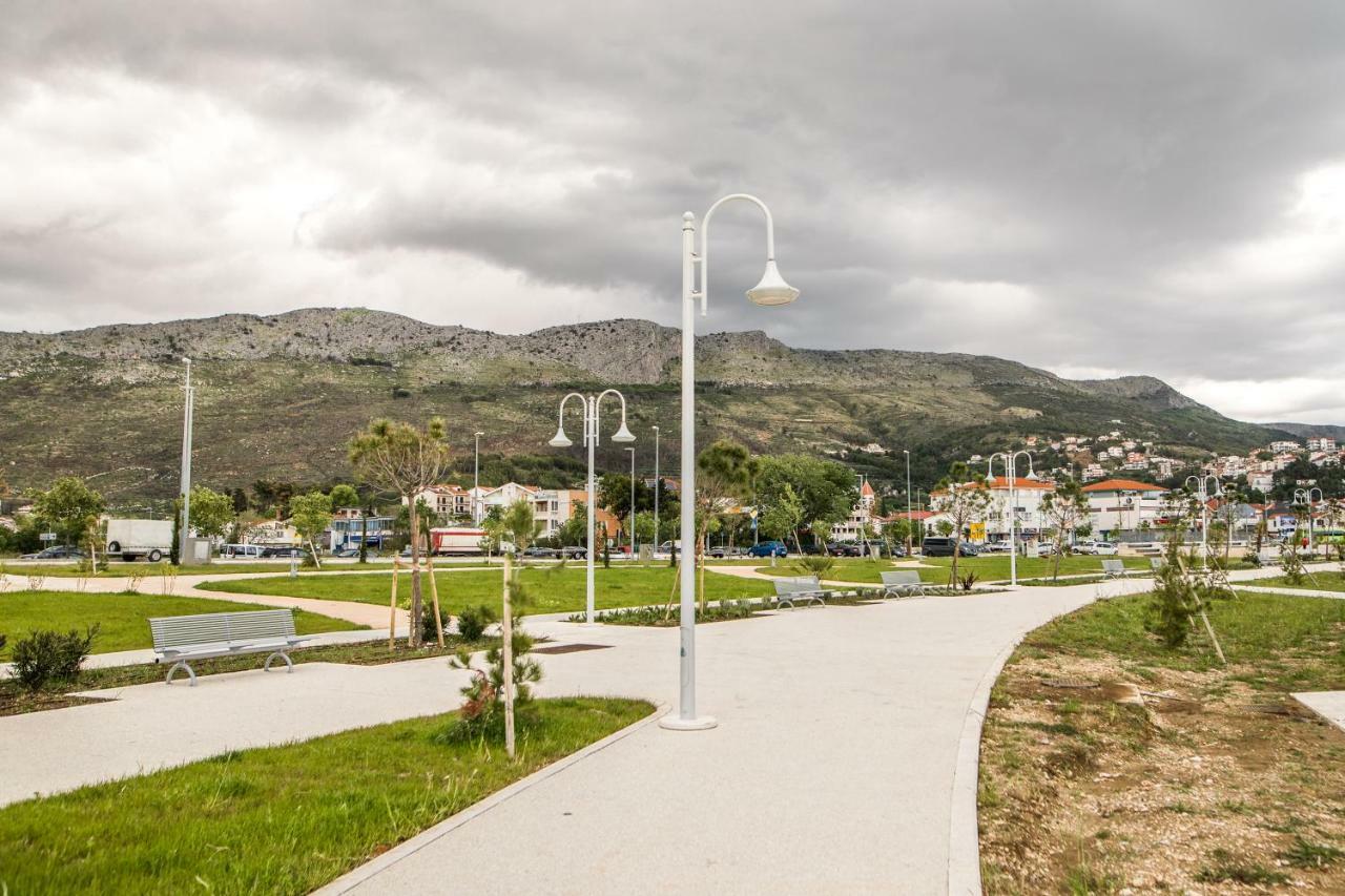 Apartments Essentia Подстрана Екстер'єр фото